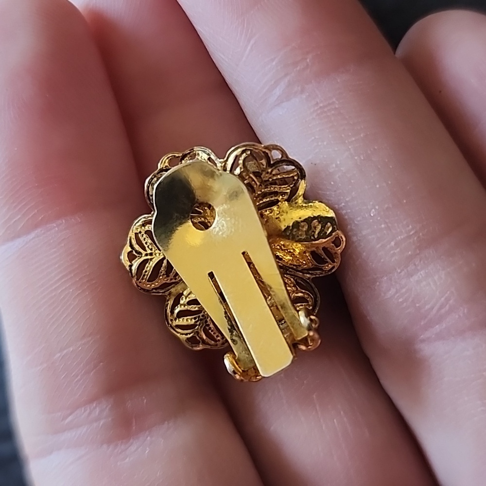 VTG clip on earrings - Picture 7 of 8